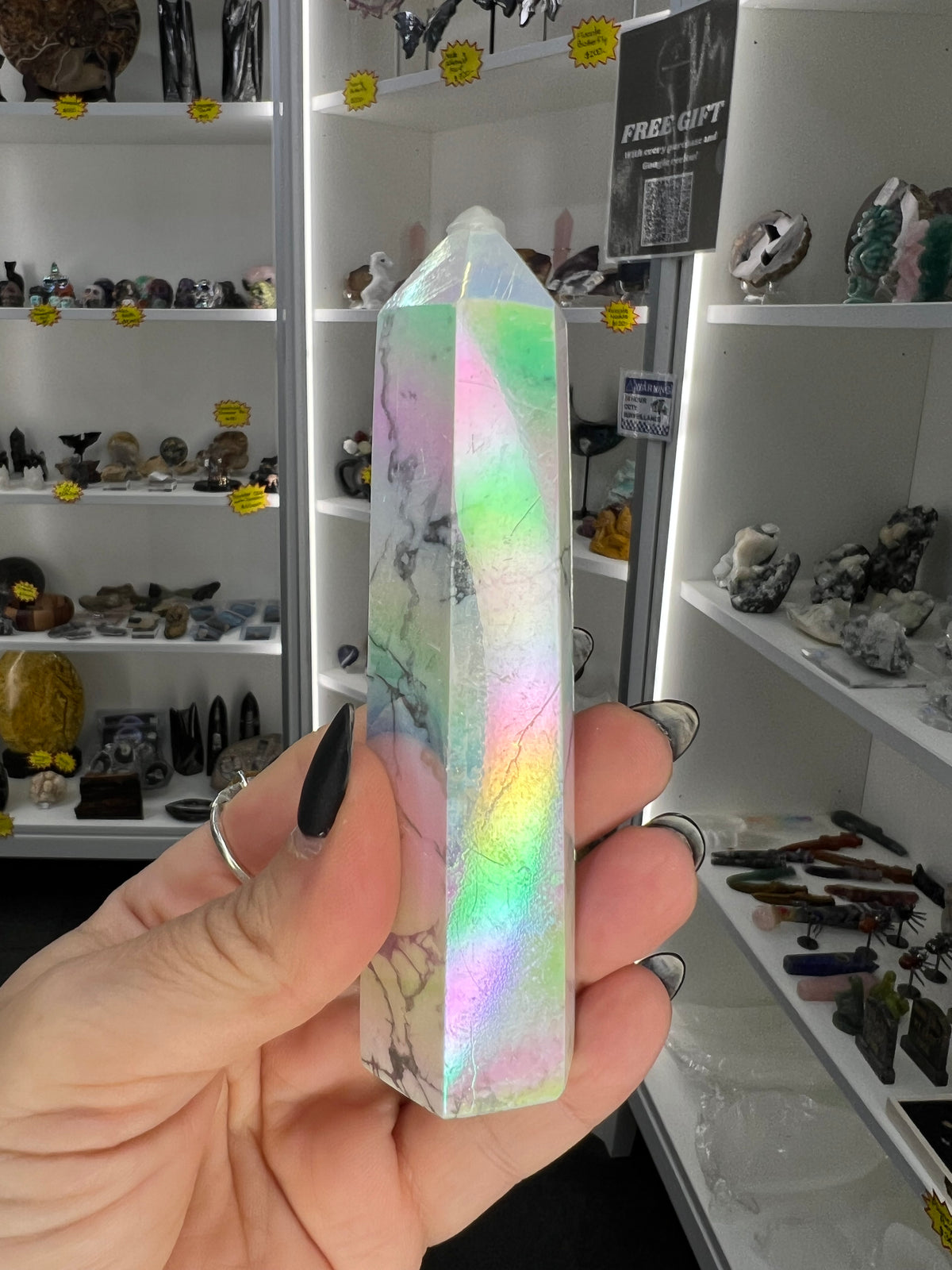 Aura Howlite Tower