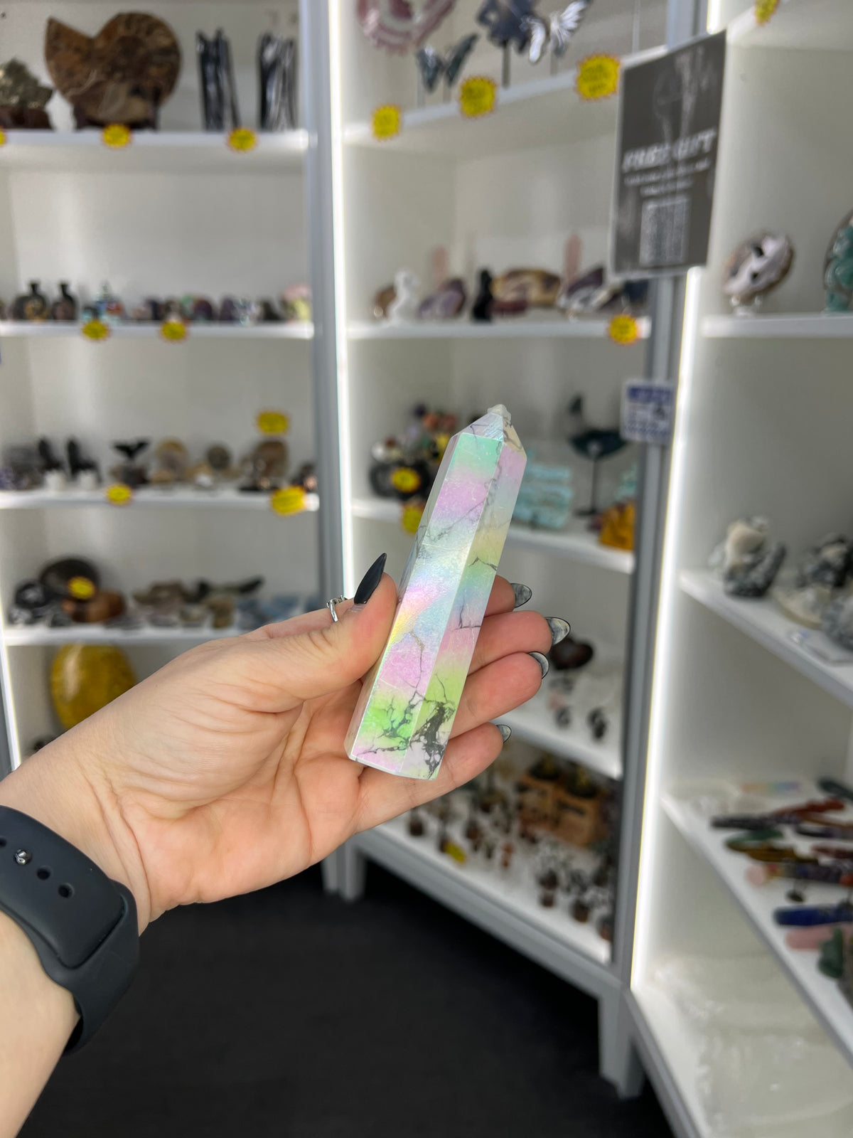Aura Howlite Tower