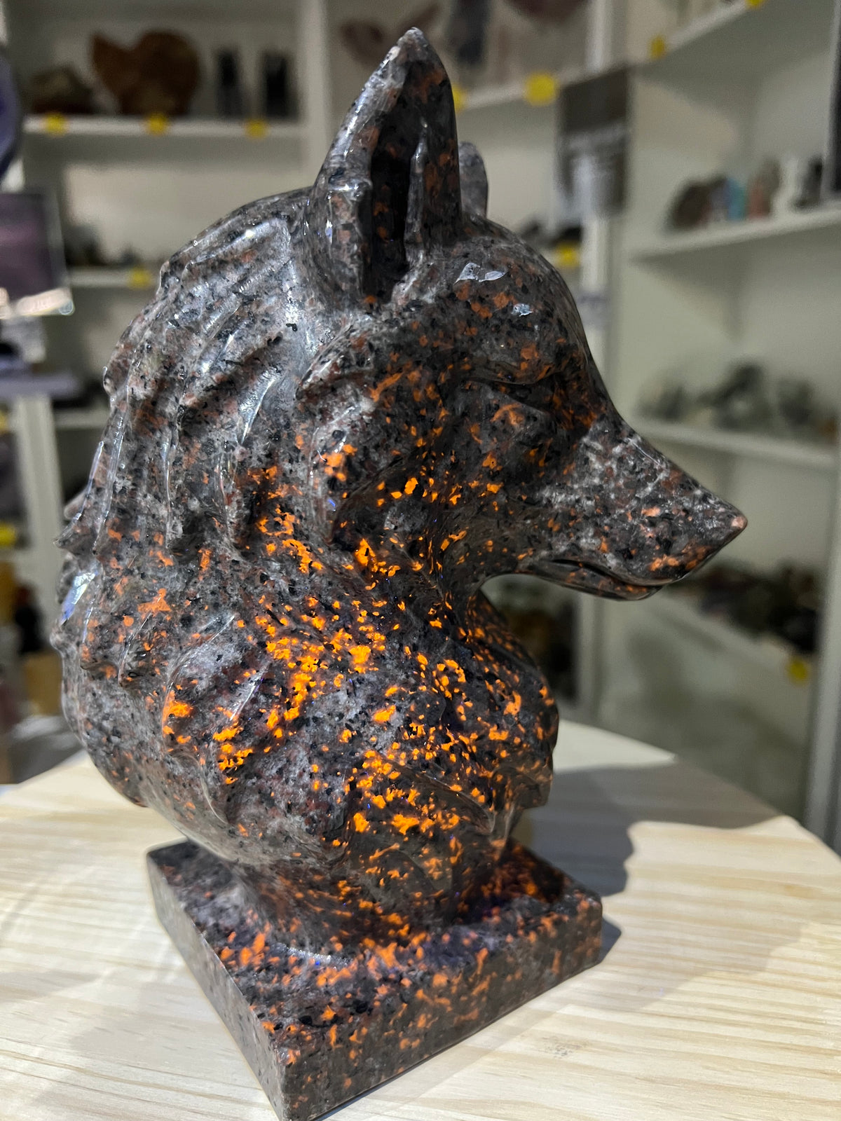 Huge Yooperlite Wolf Head (UV Reactive)