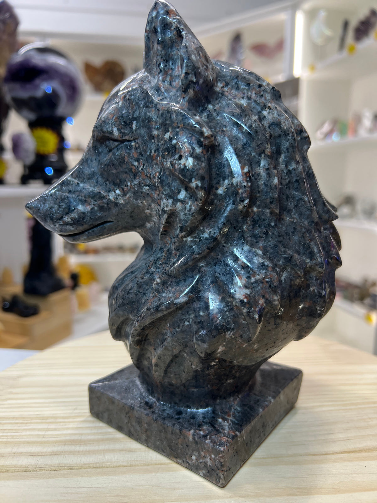 Huge Yooperlite Wolf Head (UV Reactive)