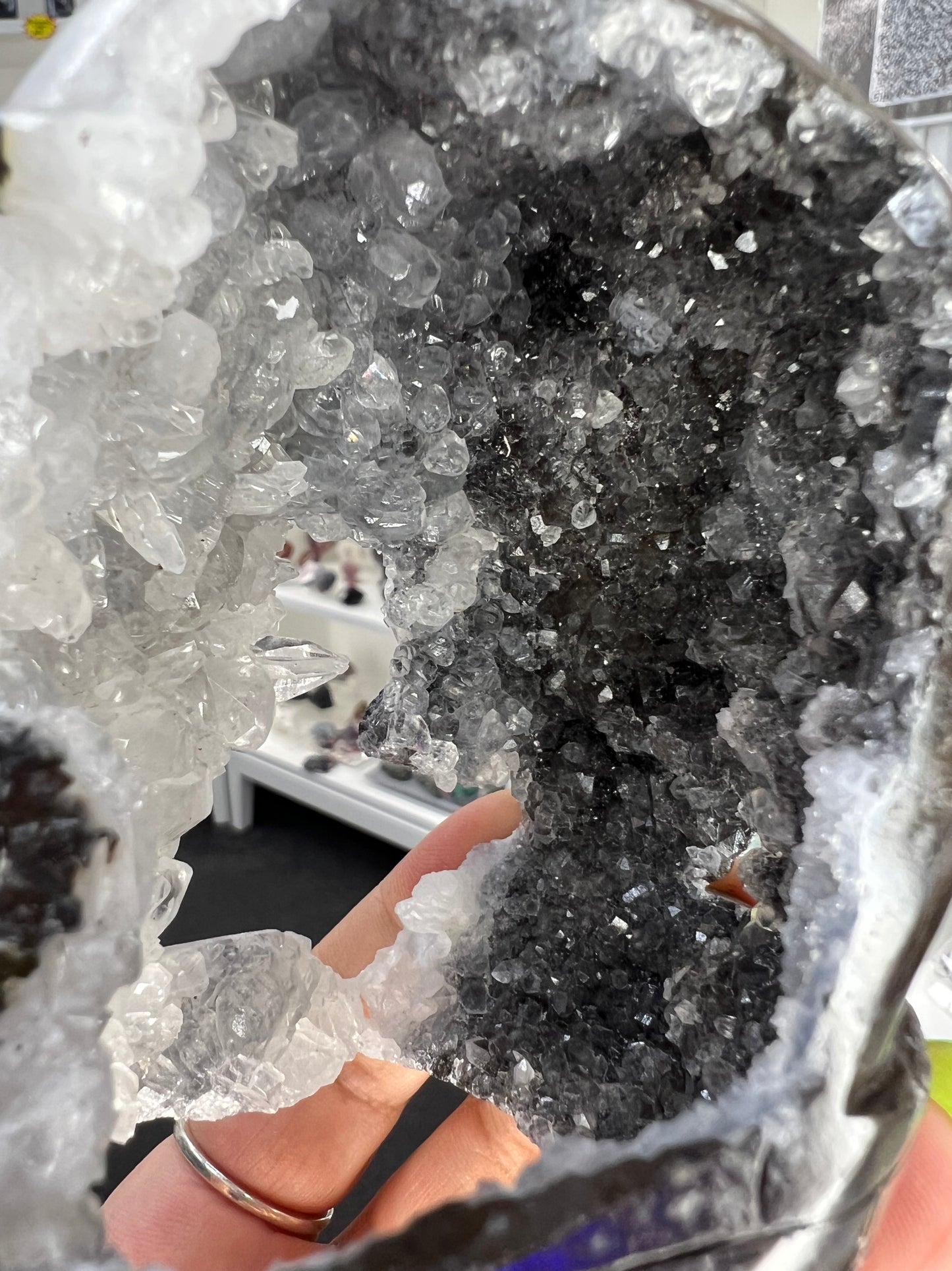 Geode Agate Skull (UV Reactive)