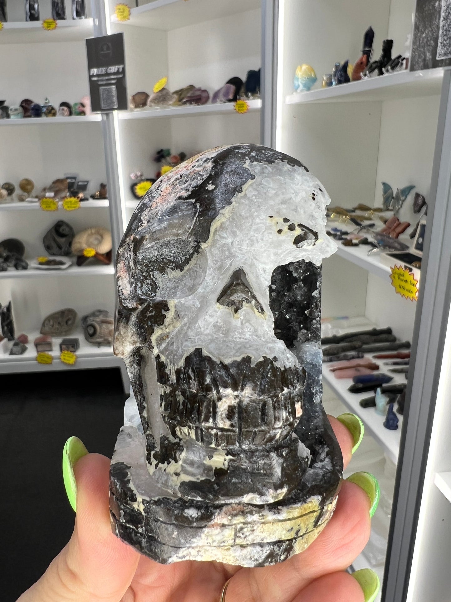 Geode Agate Skull (UV Reactive)