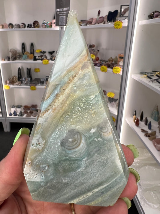 Caribbean Calcite Faceted Freeform