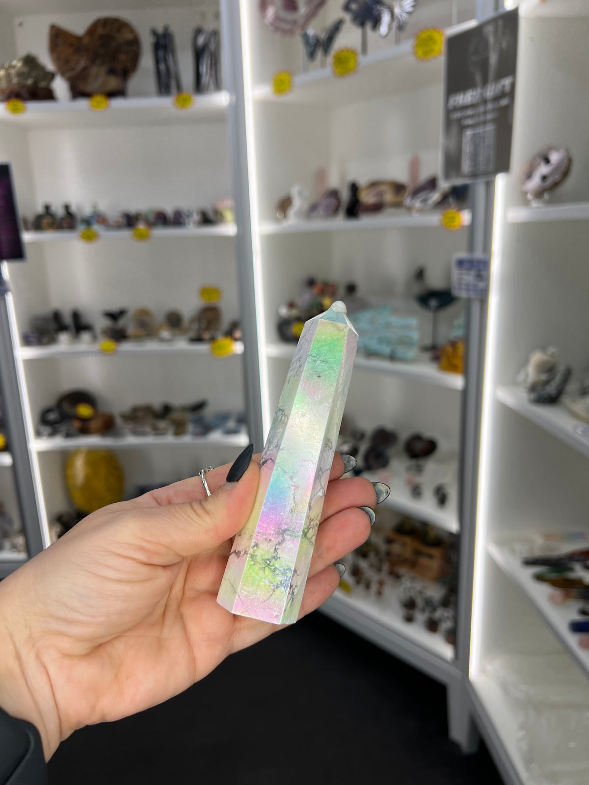 Aura Howlite Tower