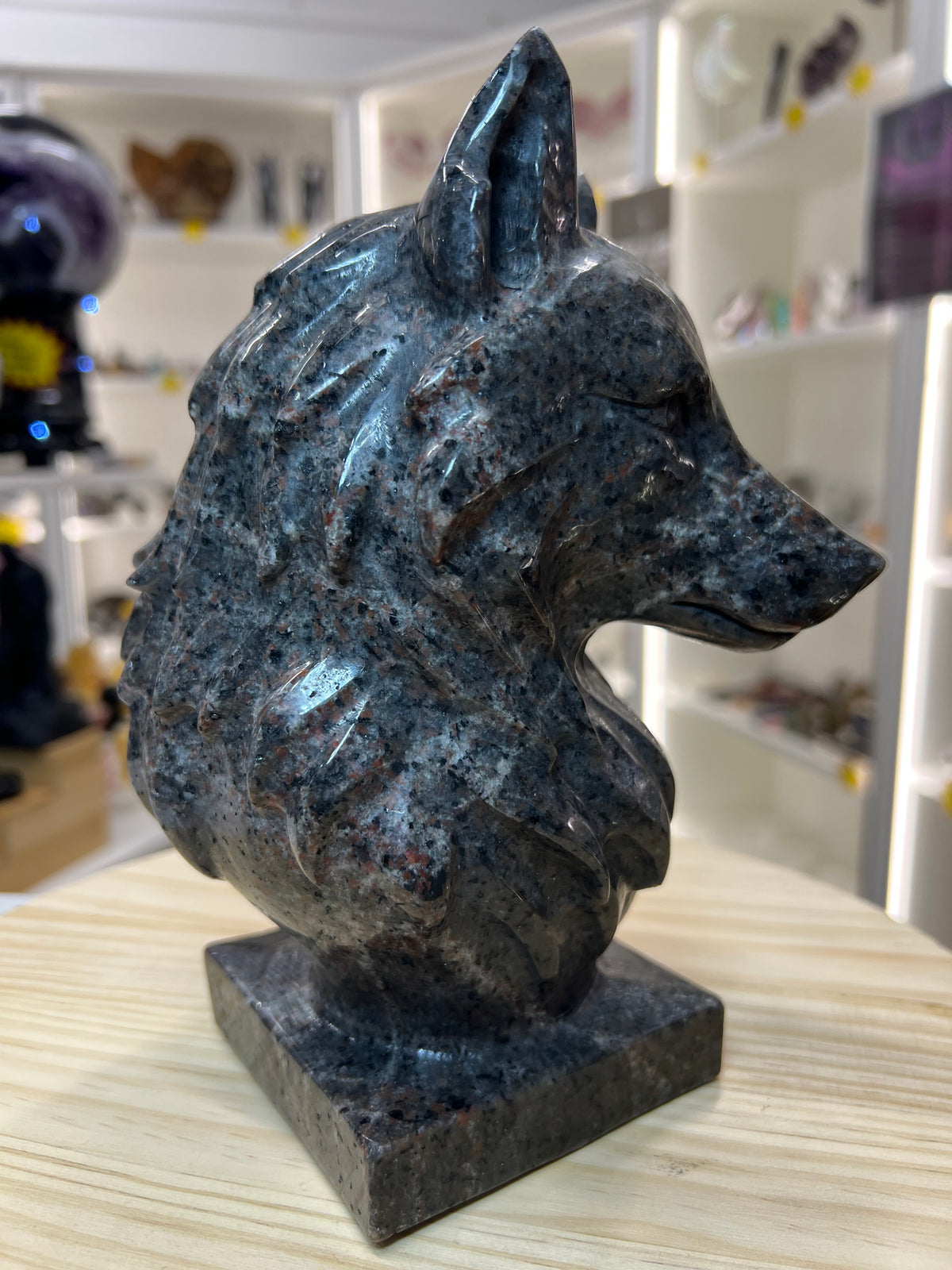 Huge Yooperlite Wolf Head (UV Reactive)