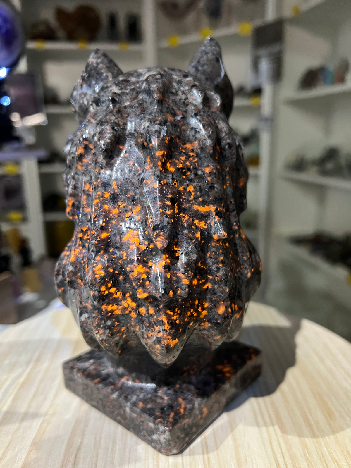 Huge Yooperlite Wolf Head (UV Reactive)