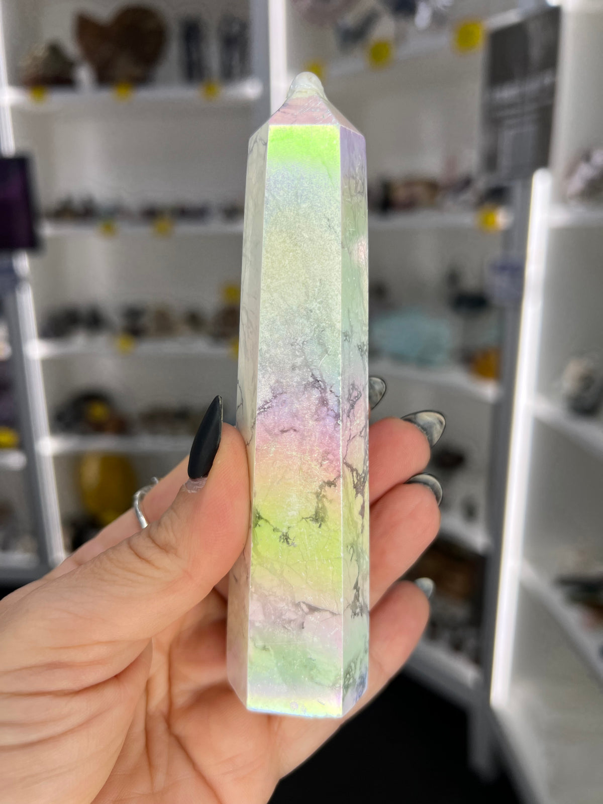 Aura Howlite Tower