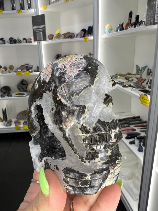 Geode Agate Skull (UV Reactive)