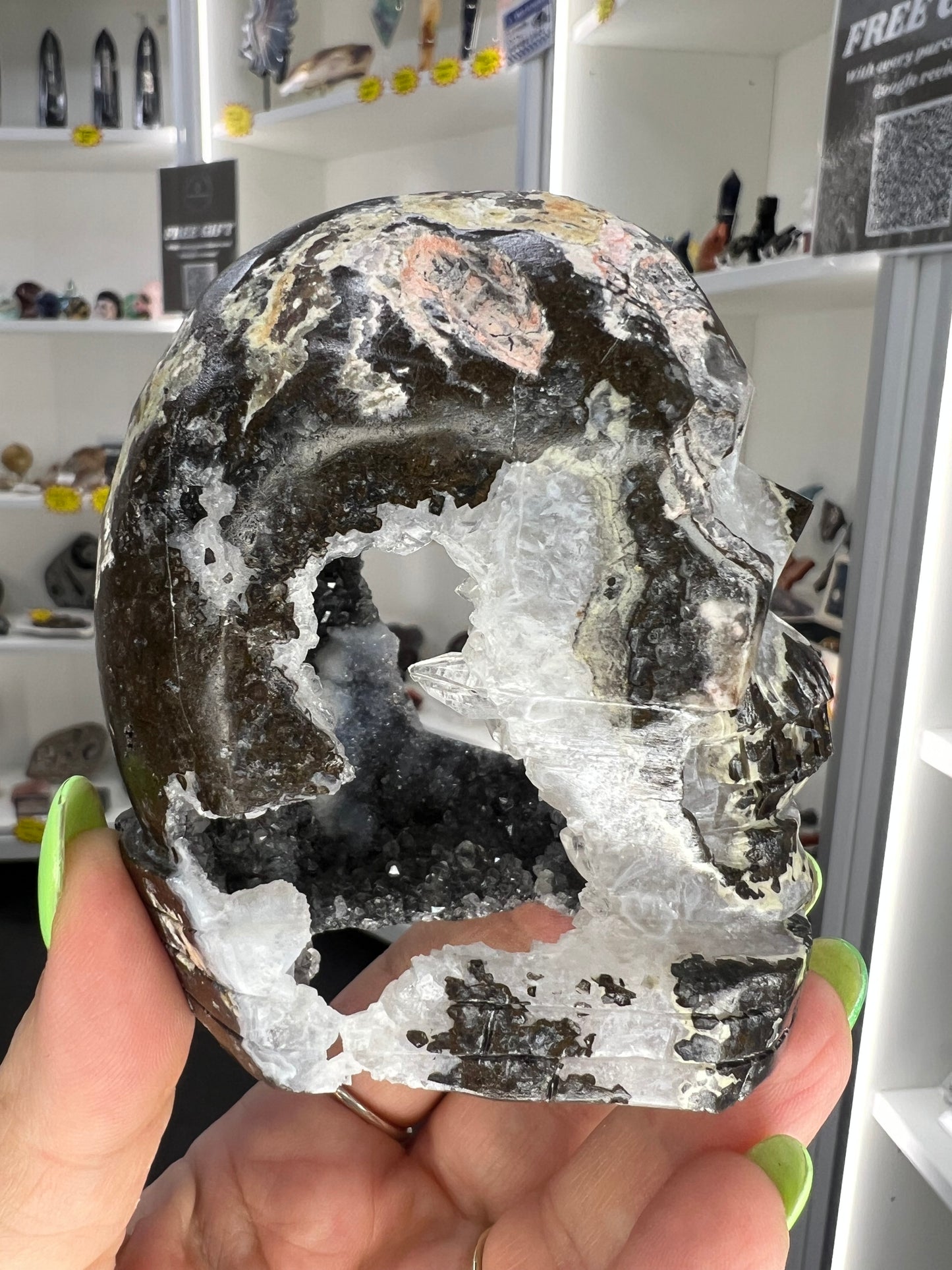 Geode Agate Skull (UV Reactive)