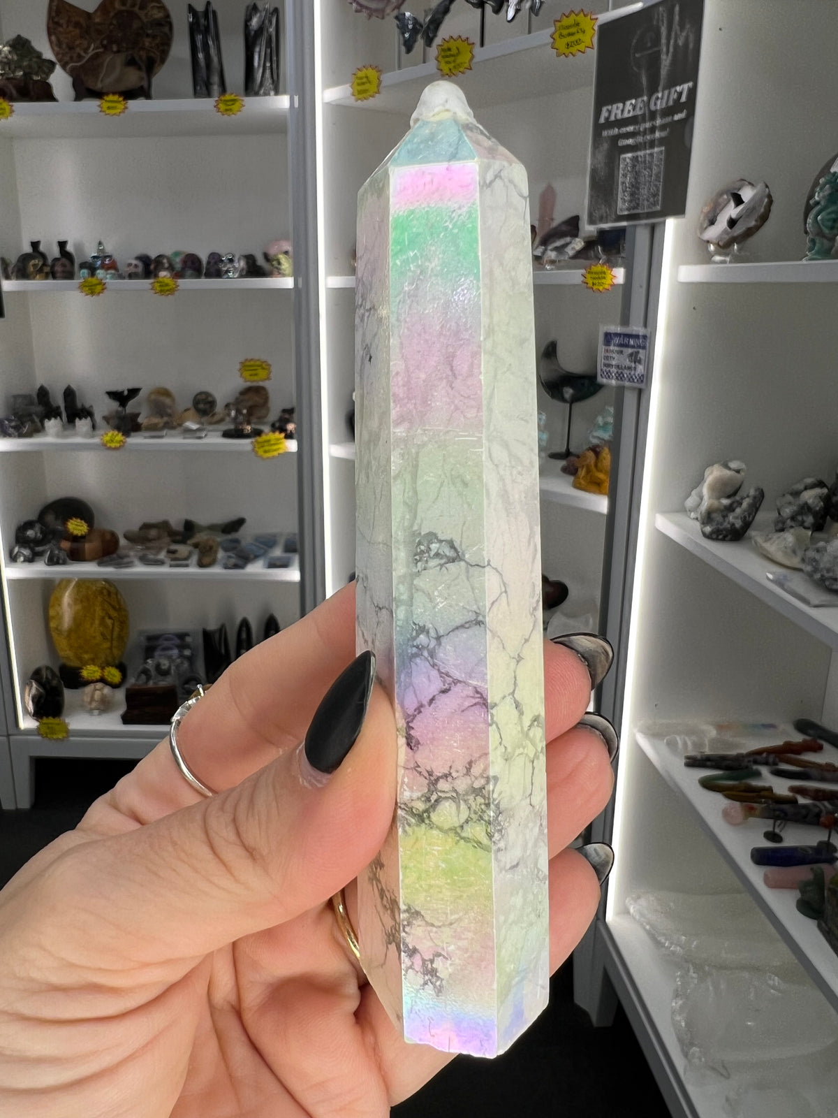Aura Howlite Tower