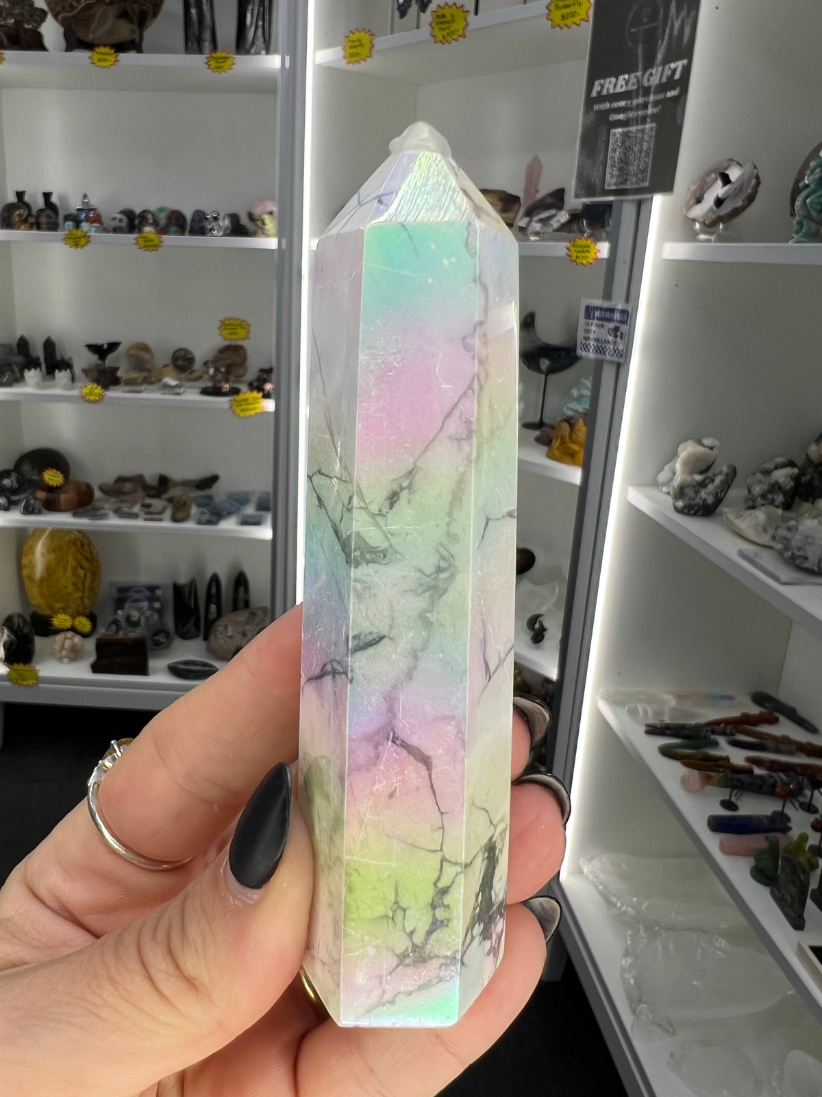 Aura Howlite Tower